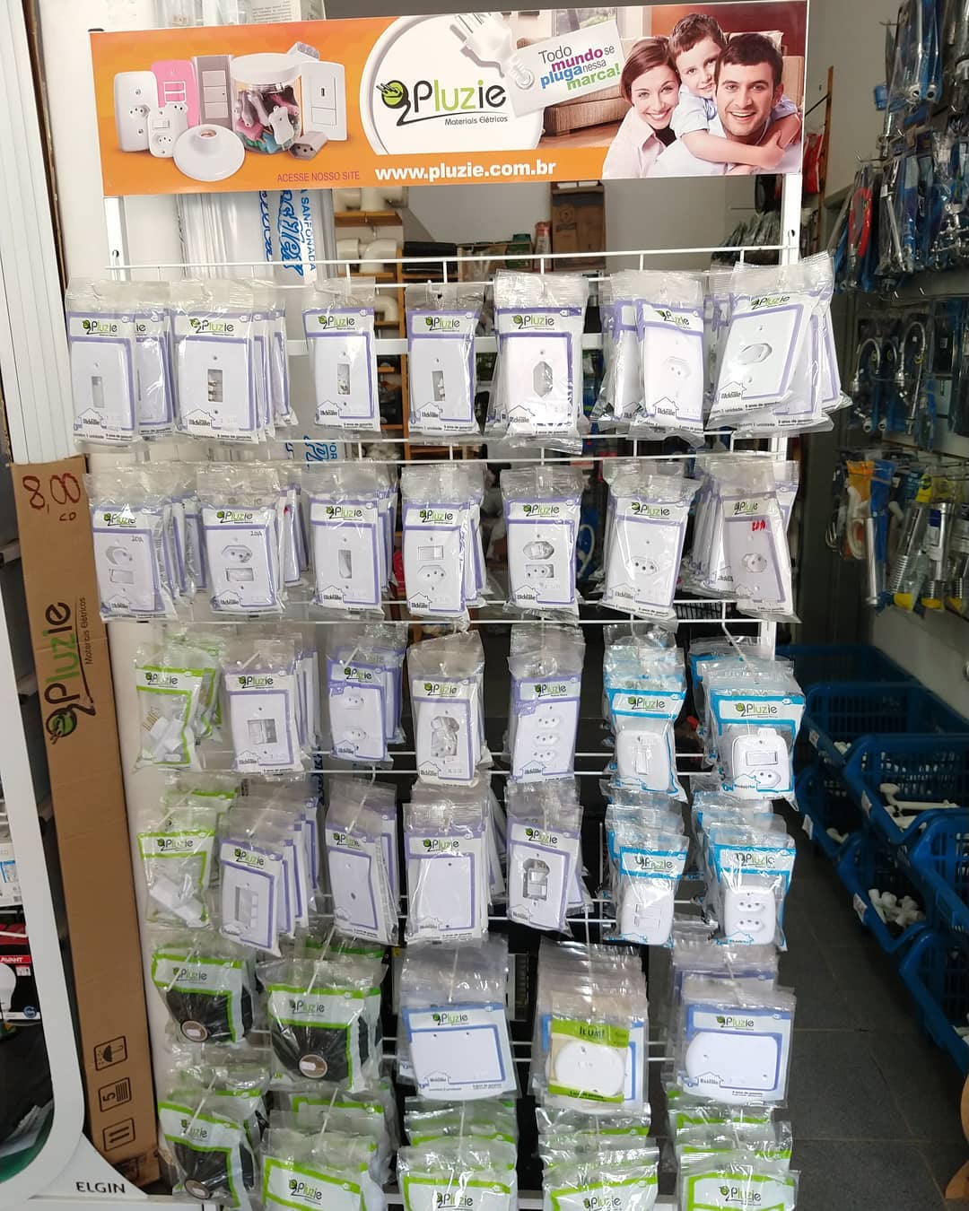 EXPOSITOR DE CHAO C/38 GANCHOS PLUZIE